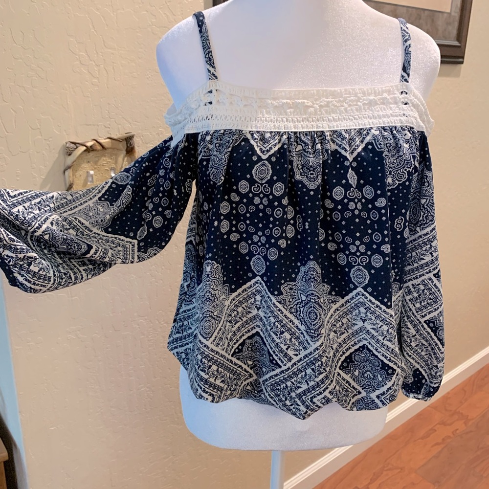 ☘️ Byer super cute off the shoulder top size Small